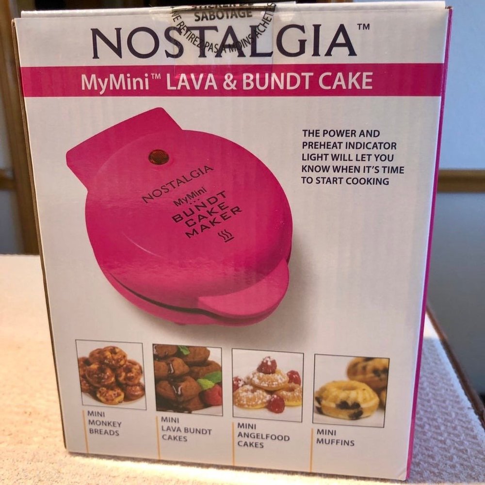 New In Box Nostalgia MyMini Lava & Bundt Cake maker
